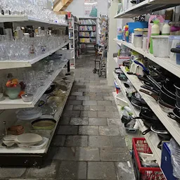 Bezoeker foto van Kringloopwinkel Stichting Emmaus Gouda in Gouda