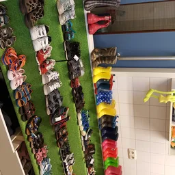 Kringloopwinkel Kringloopwinkel stichting kinderkledingbeurs Eerbeek in Eerbeek