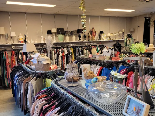 Kringloopwinkel Kringloopwinkel Stichting Kledingbank Zuid in Hoensbroek