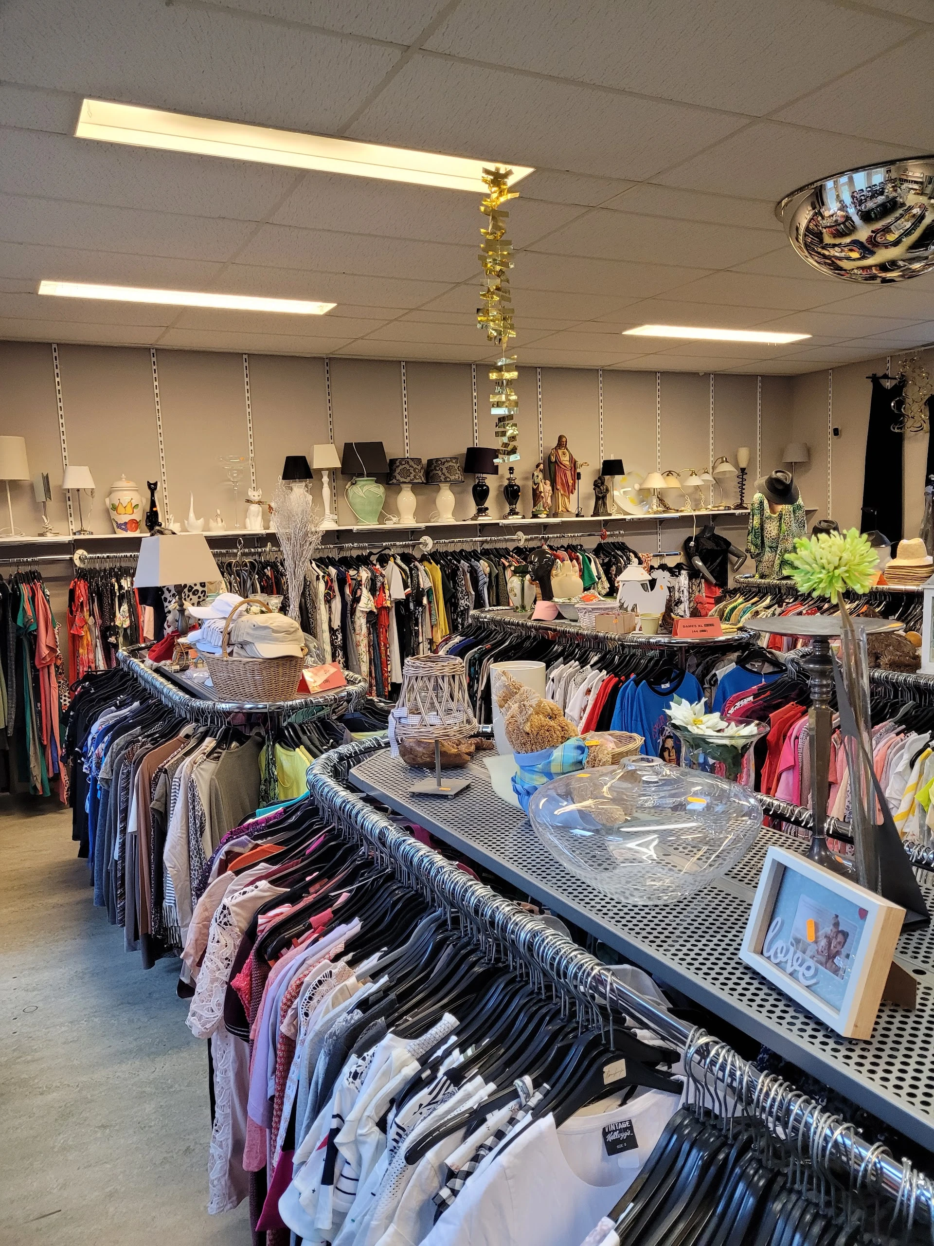 Kringloopwinkel Kringloopwinkel Stichting Kledingbank Zuid in Hoensbroek