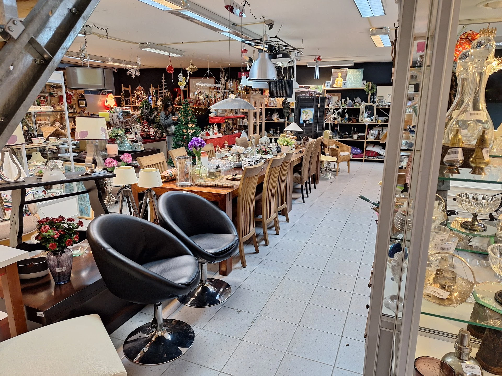 Stichting Kringloop de Kempen in Waalre met tweedehands boeken, computers en gereedschappen