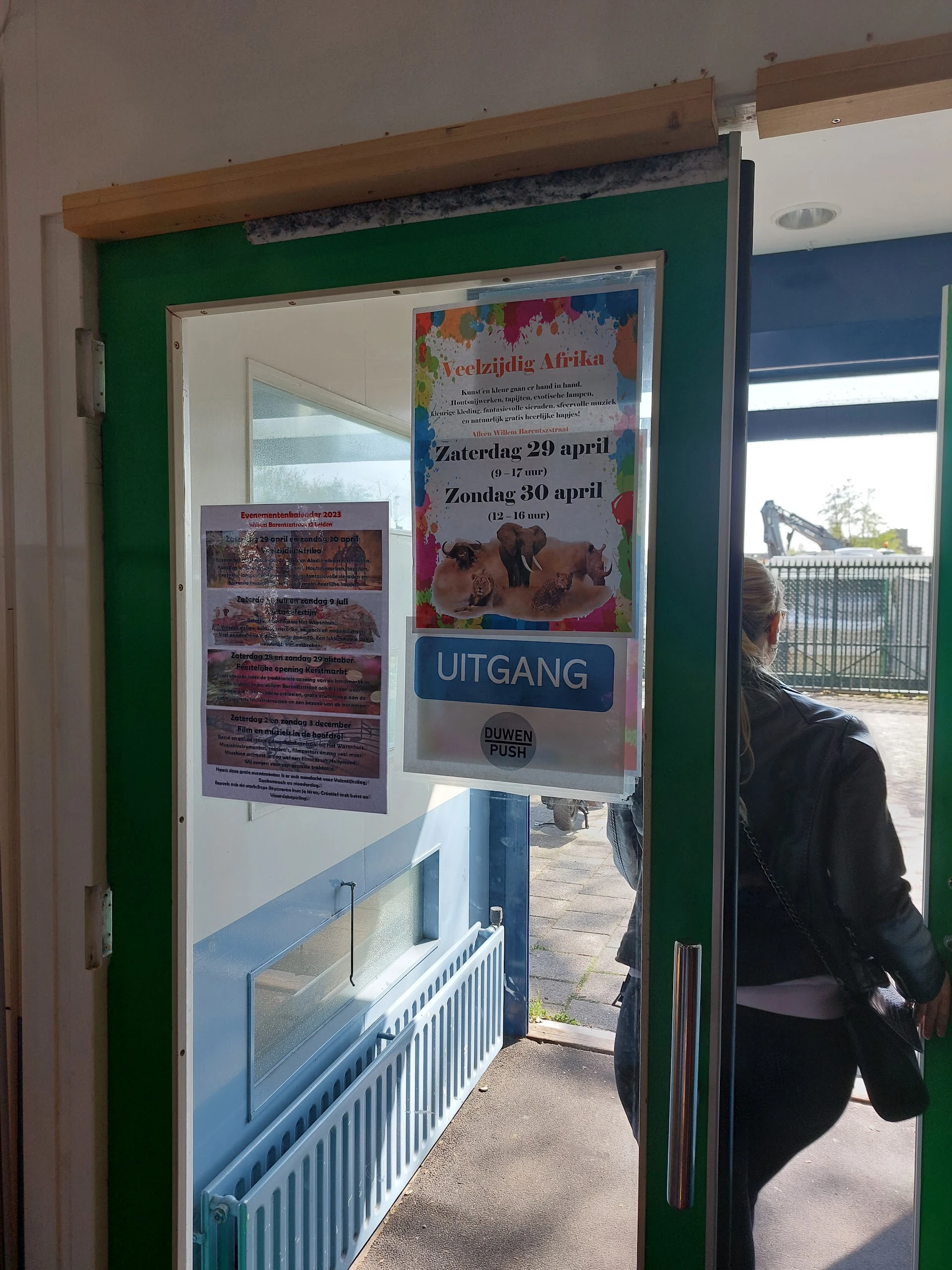 Stichting Kringloopbedrijf Het Warenhuis in Leiden met tweedehands boeken, elektronica en huishoudelijke apparaten