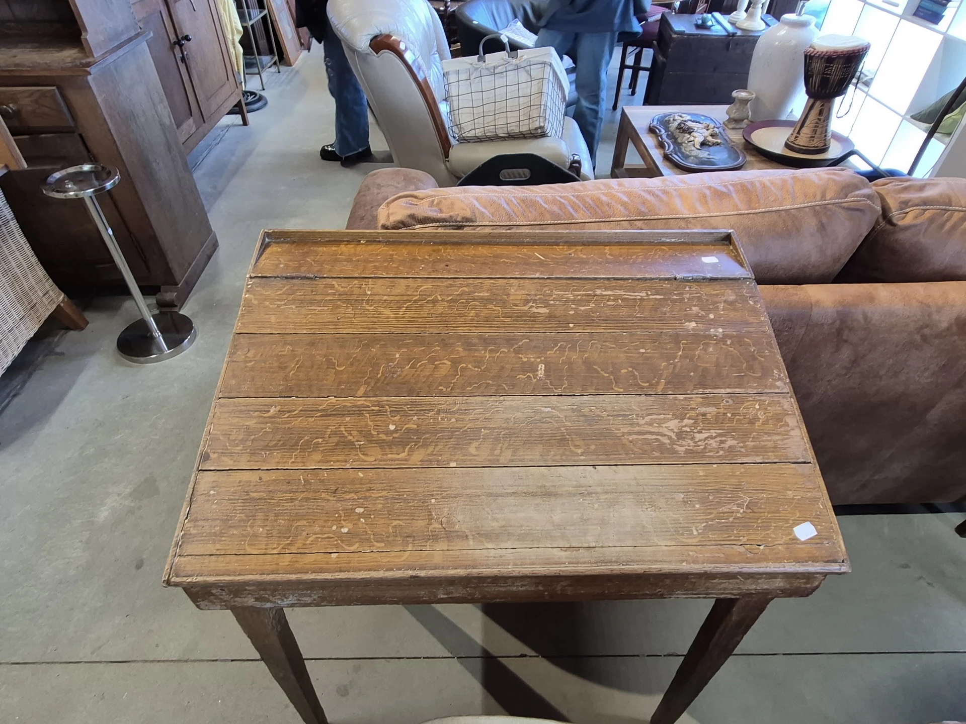 Houten uitklapbare eettafel met vier panelen in bruingetinte houtkleur