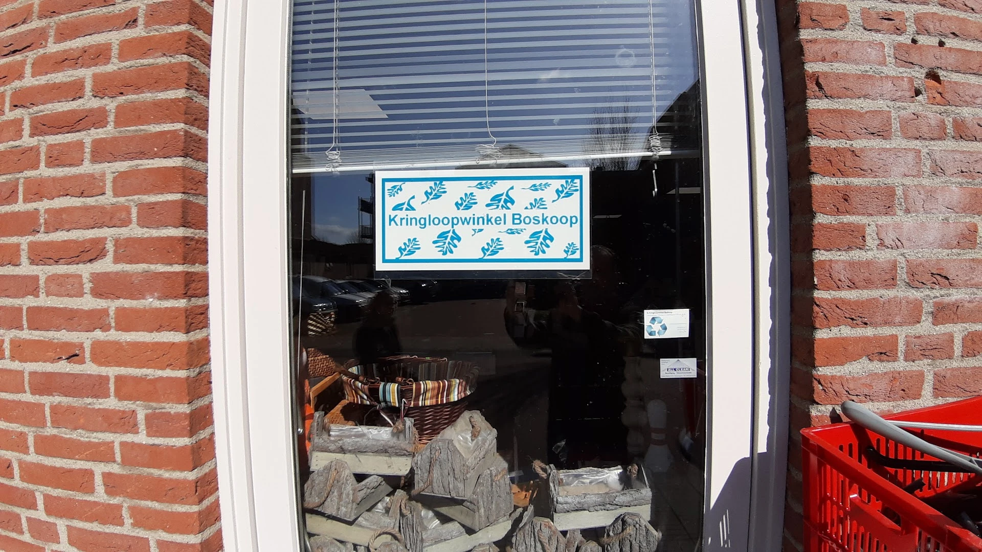 Stichting Kringloopwinkel Boskoop in Boskoop met tweedehands boeken, huis- en inrichting en kleding
