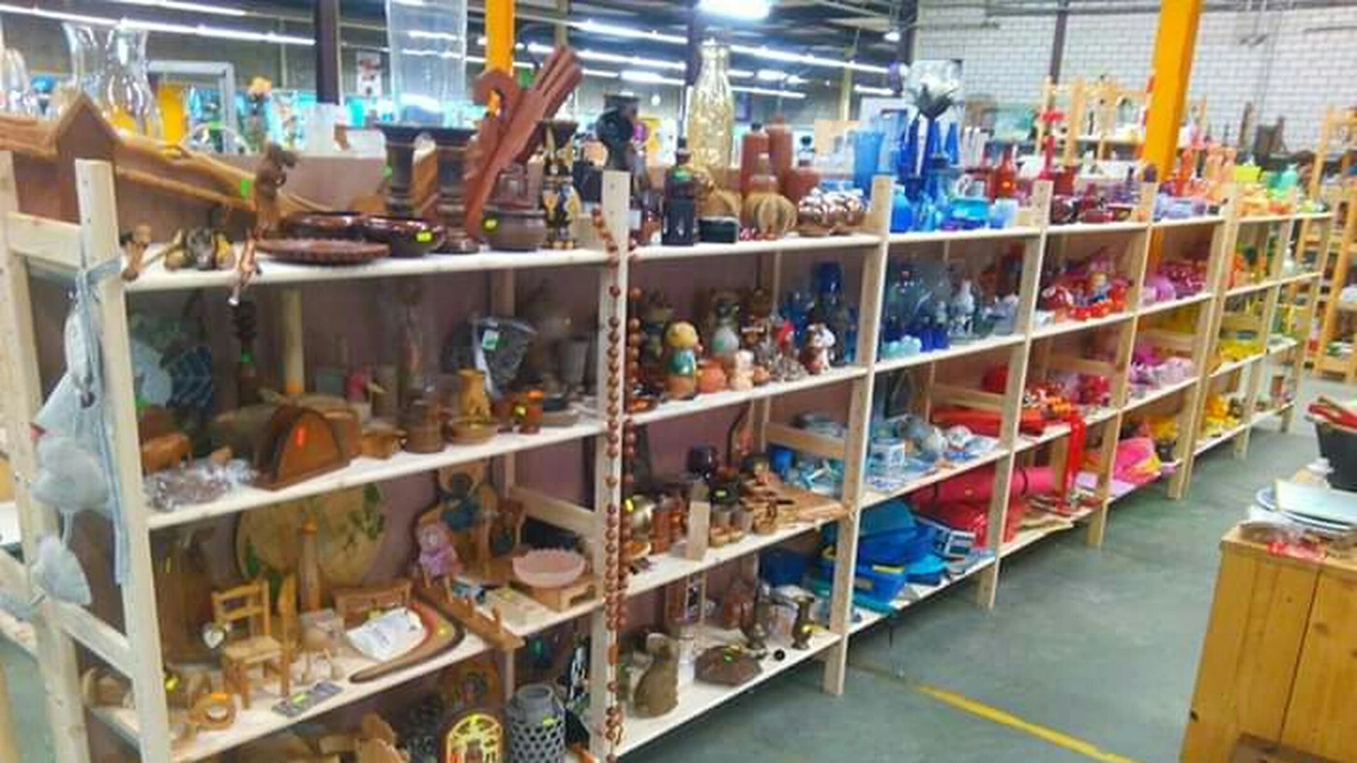 Kringloopwinkel Stichting Kringloopwinkel Helmond in Helmond