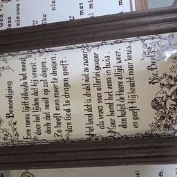Ingelijste pagina met Nederlands gedicht en decoratieve randafbeeldingen