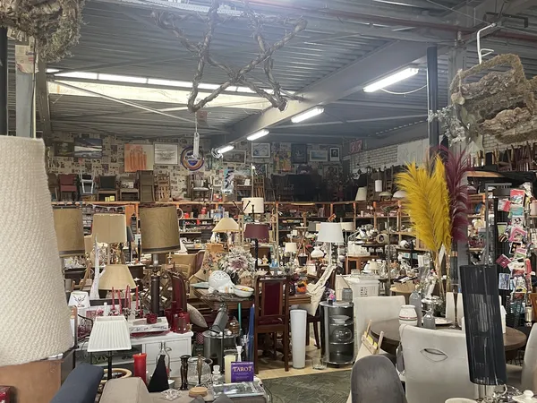 Kringloopwinkel Kringloopwinkel Stichting Robin hoed in Dedemsvaart