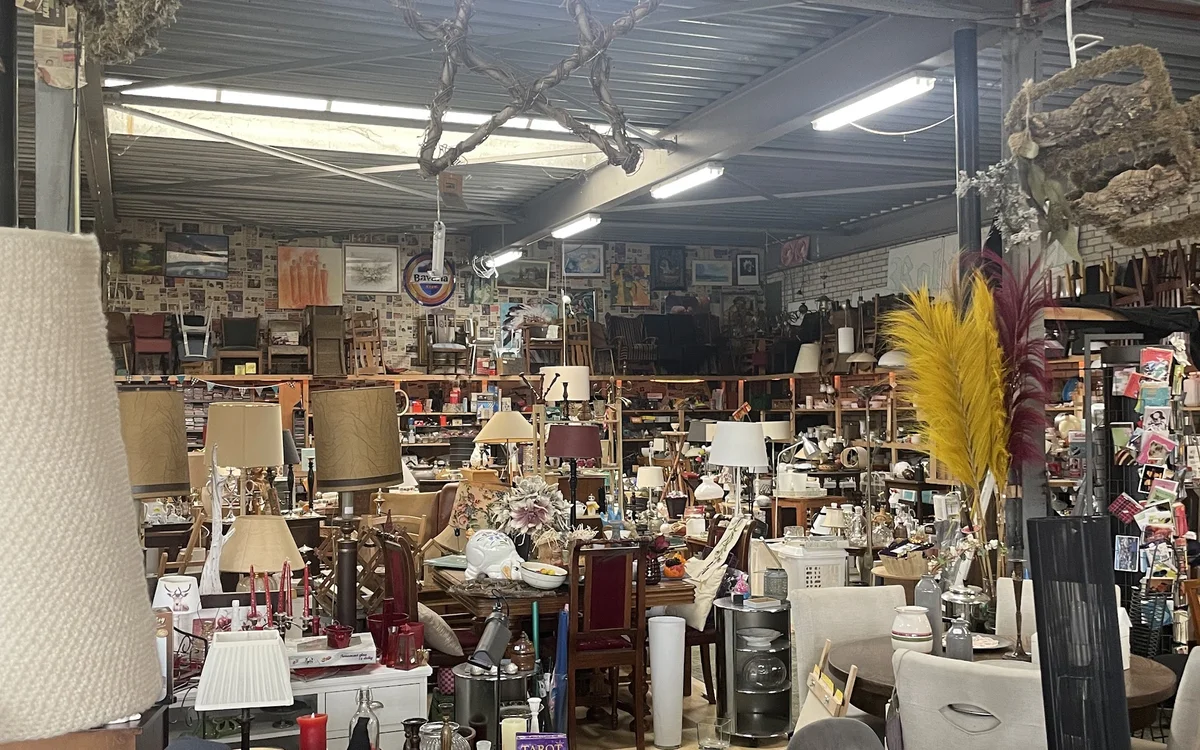 Kringloopwinkel Kringloopwinkel Stichting Robin hoed in Dedemsvaart