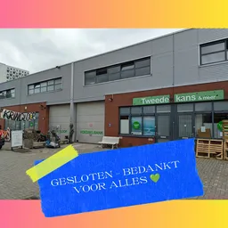 Blauwe banner met gele accent en Nederlandse tekst 'Gesloten - Bedankt voor alles' met hartje