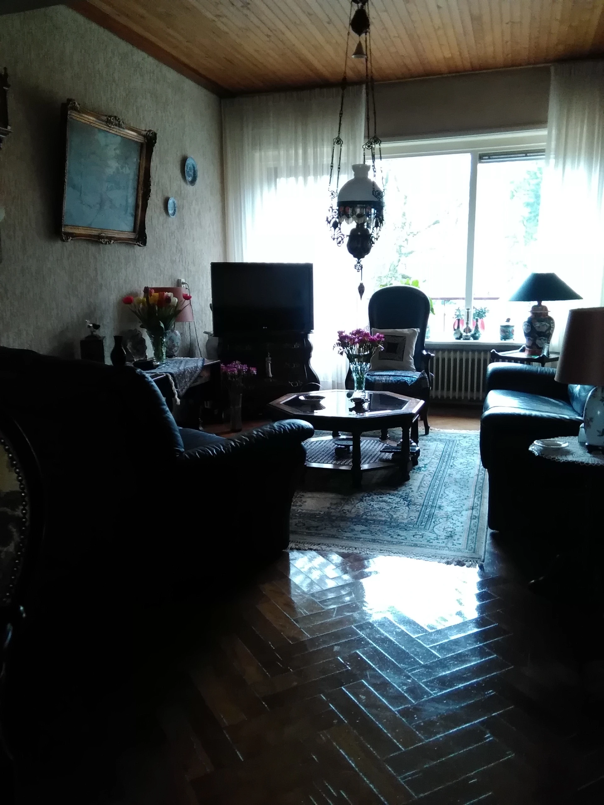 Kringloopwinkel Stichting Vincentrum-Winkel in Arnhem met tweedehands boeken, huishoudelijke apparaten en kleding