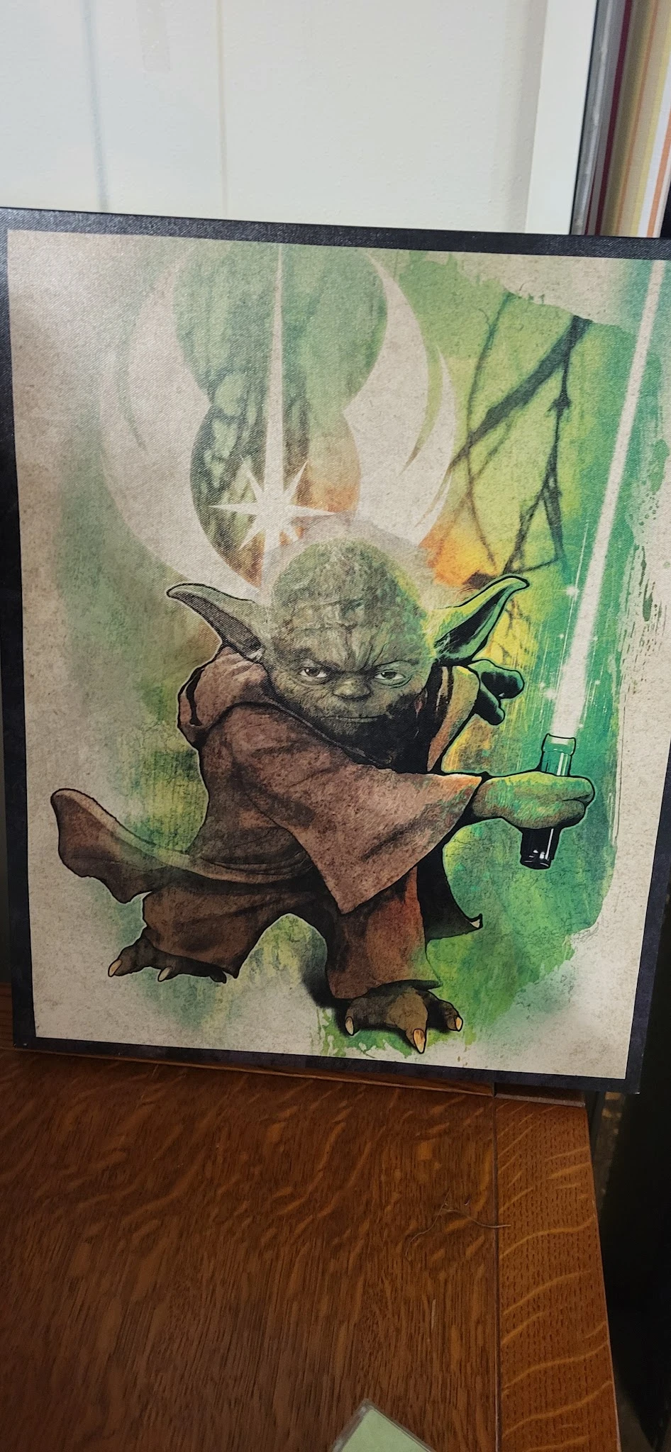 Aquarelkunstwerk van Yoda uit Star Wars met lightsaber in gevechtshouding