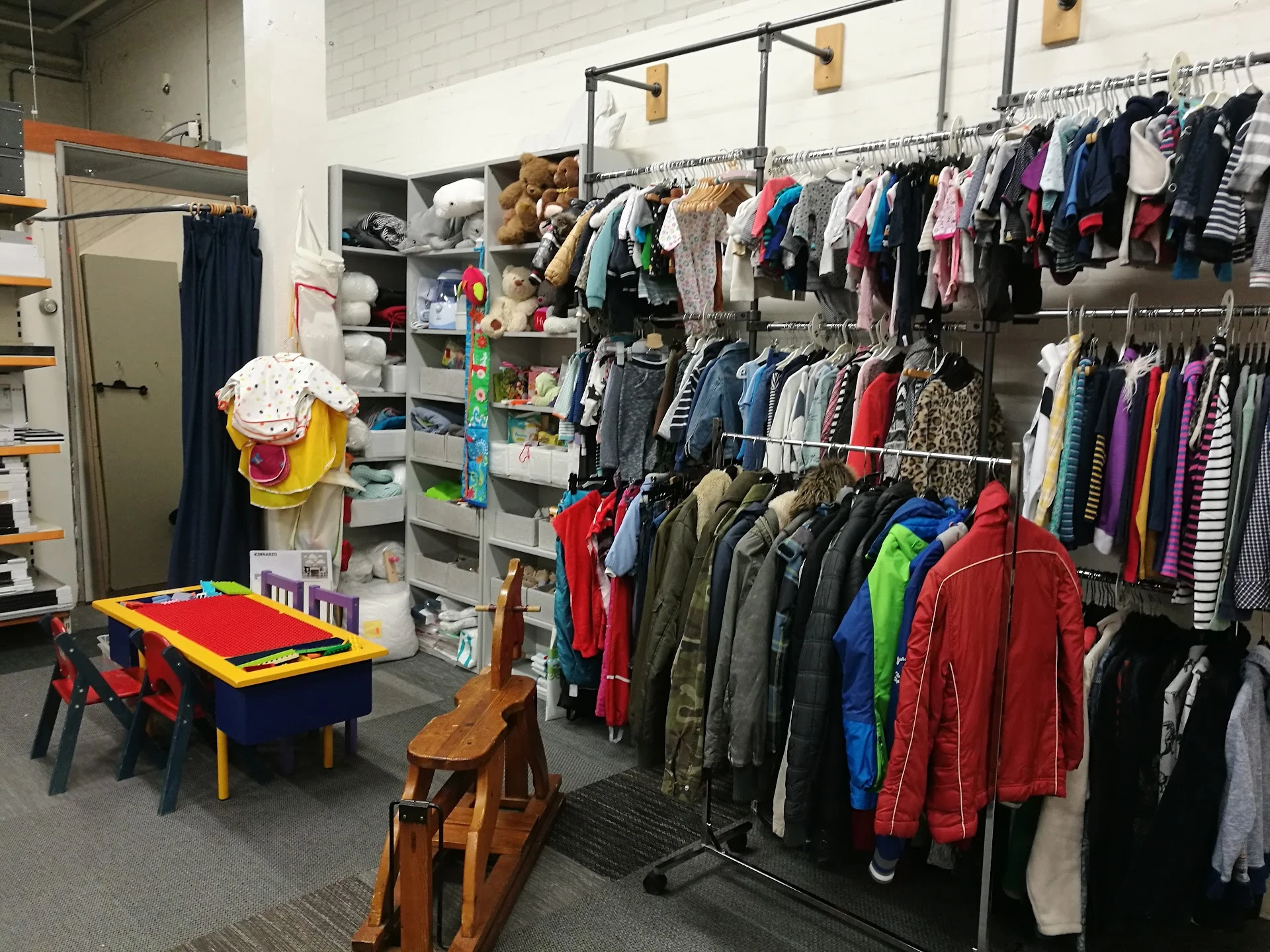 Kringloopwinkel Kringloopwinkel Stichting WW Help Ons Helpen in Breda