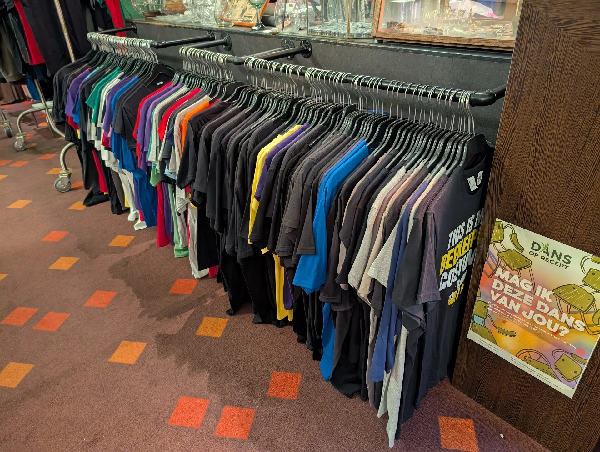 Strunema in Leeuwarden met tweedehands meubels en kleding