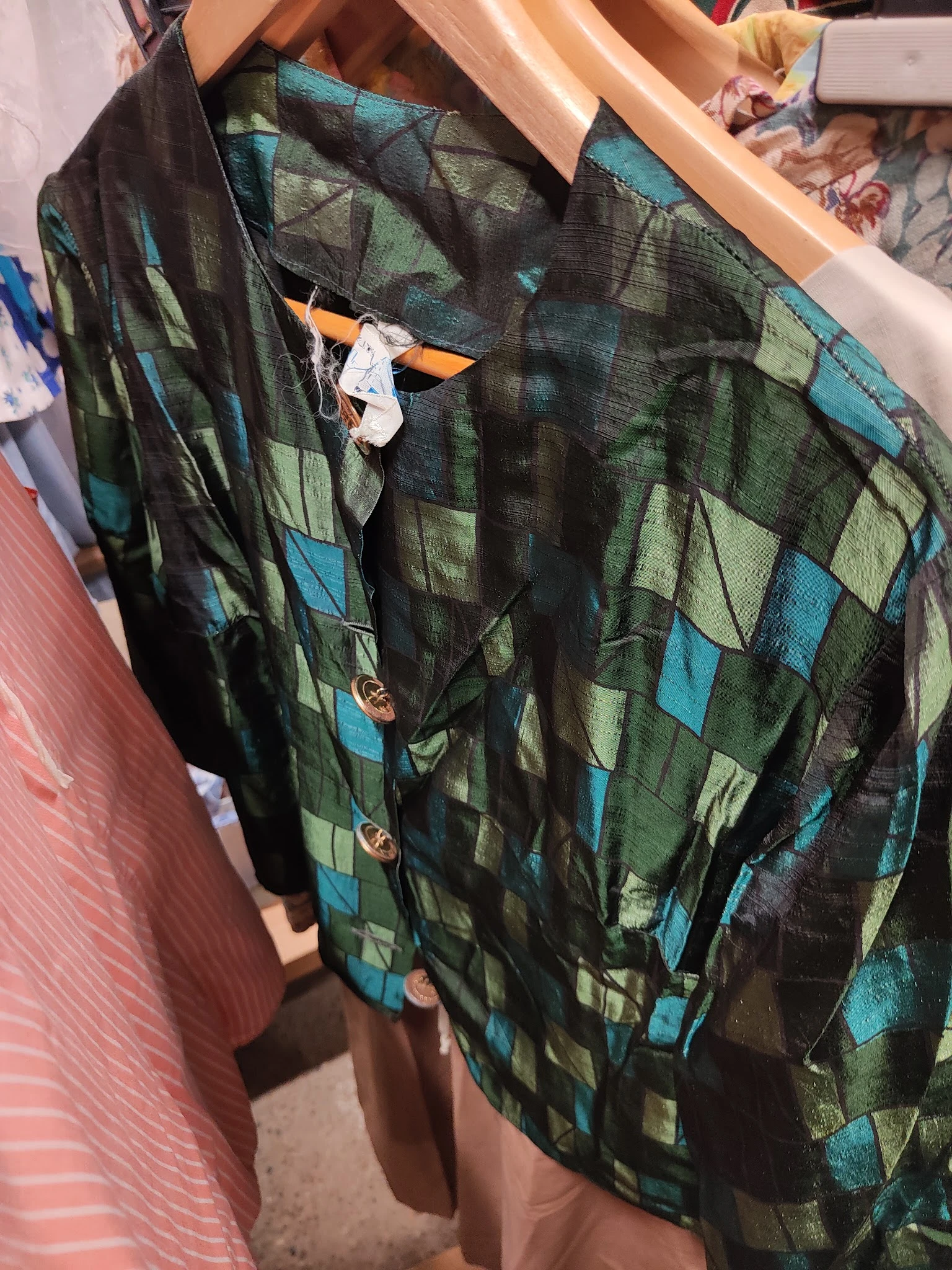 Geruit herenoverhemd in groen, blauw en zwart met prijskaartje