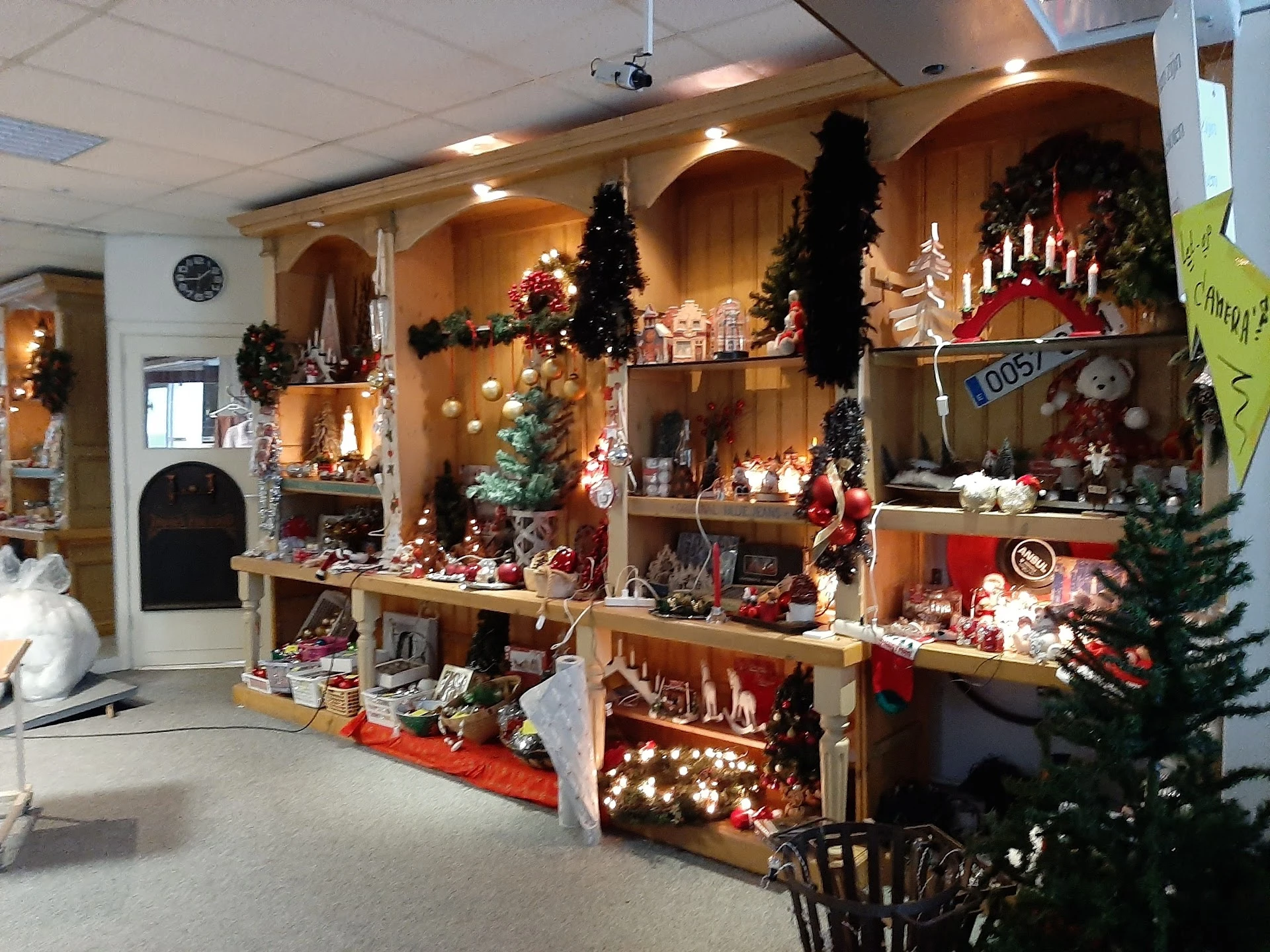 Kringloopwinkel Teen & Tander in Putten met tweedehands boeken, huishoudelijke apparaten en kleding