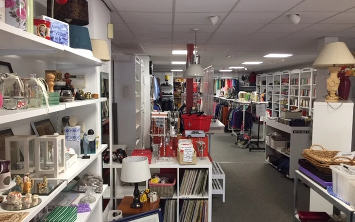 Kringloopwinkel Kringloopwinkel Terre des Hommes winkel Apeldoorn in Apeldoorn