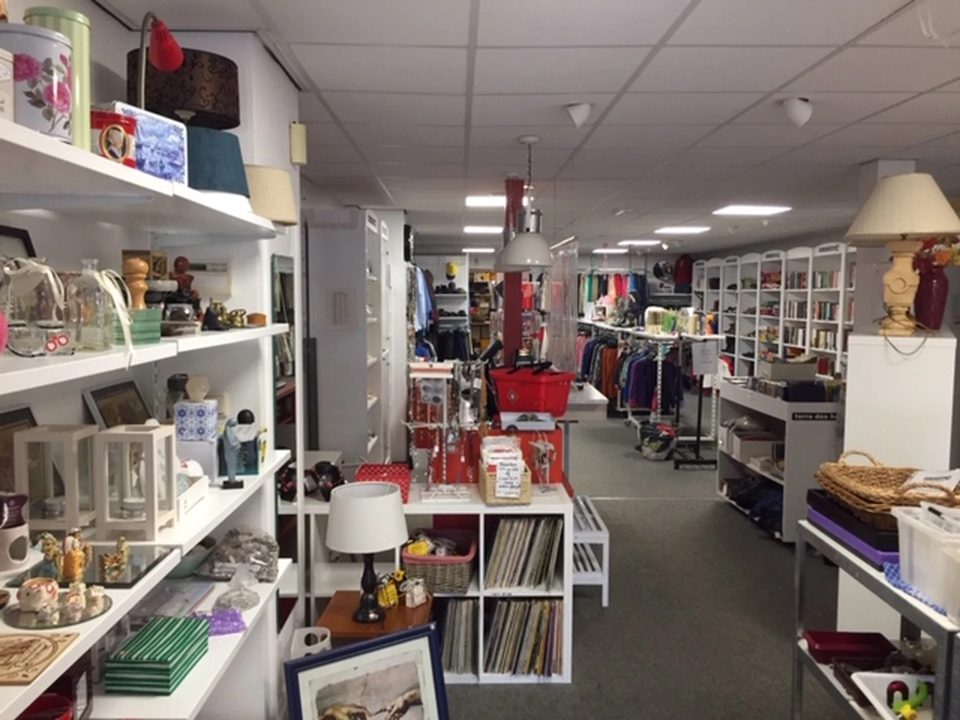 Kringloopwinkel Kringloopwinkel Terre des Hommes winkel Apeldoorn in Apeldoorn