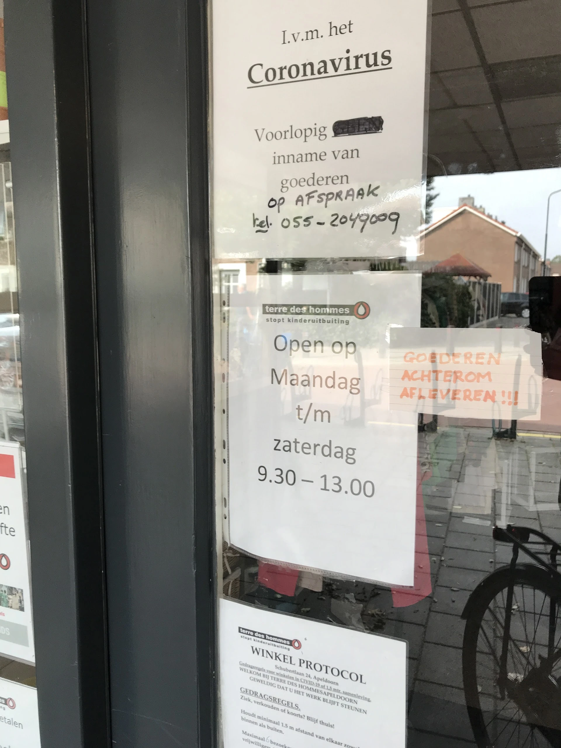Kringloopwinkel Terre des Hommes winkel Apeldoorn in Apeldoorn met tweedehands boeken, elektrische fietsen en kleding