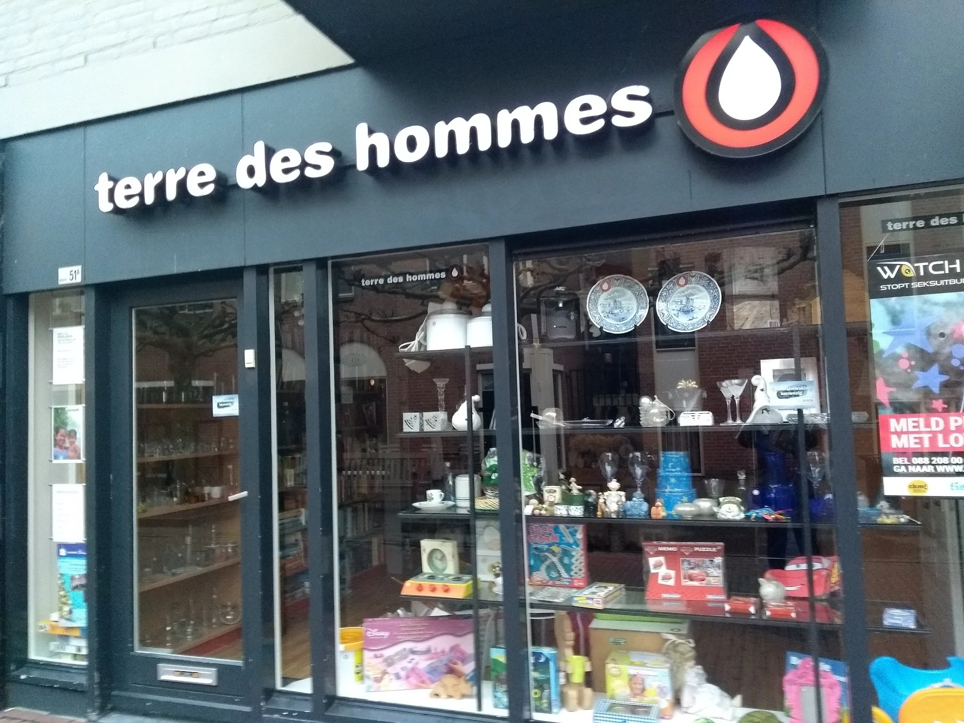Kringloopwinkel Terre des Hommes winkel Helmond in Helmond met tweedehands antiek, boeken en huisdecoratie