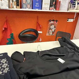 Bezoeker foto van Kringloopwinkel Terre des Hommes winkel Helmond in Helmond