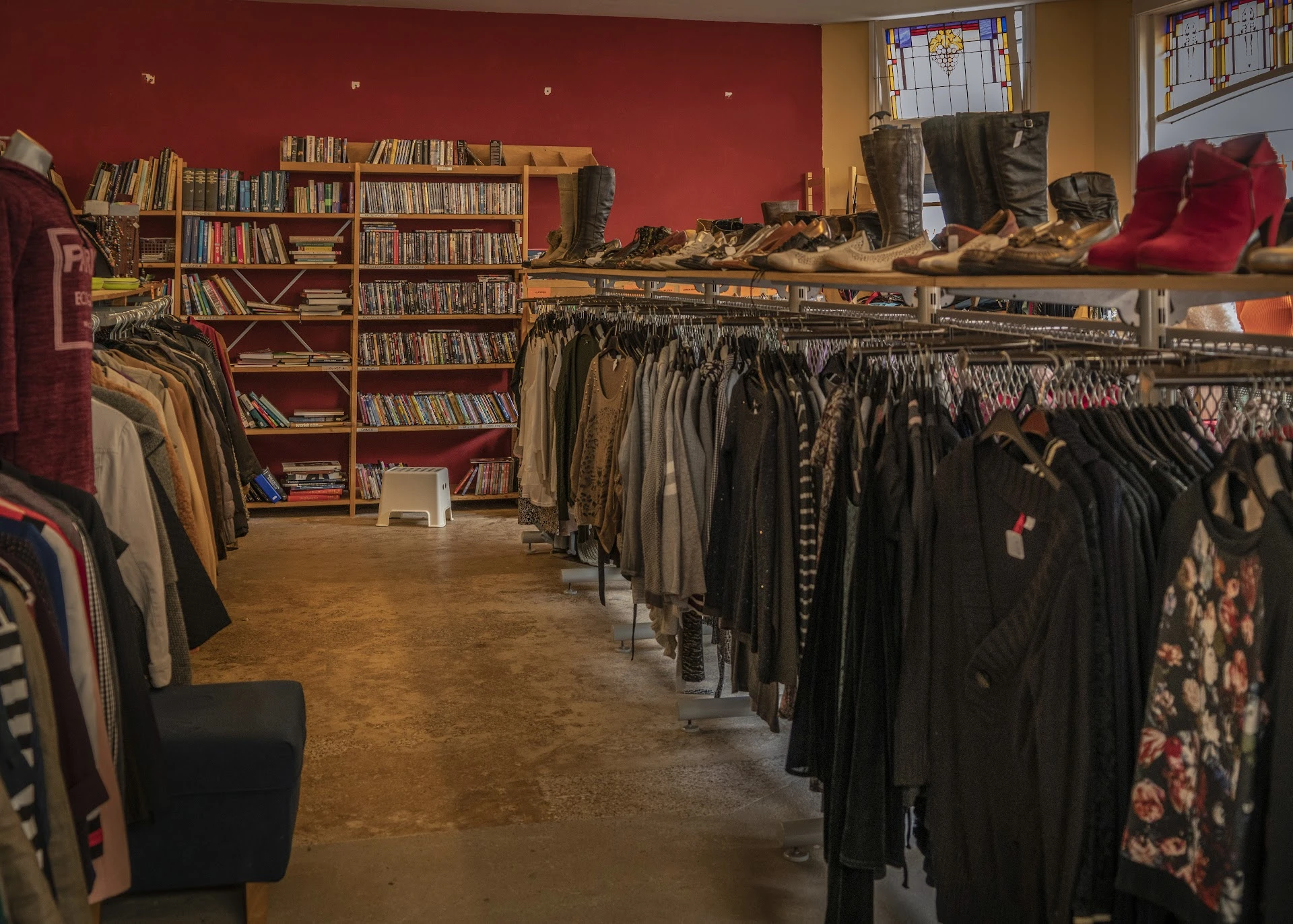 The house of Aunt Trees in Hillegom met tweedehands meubels en kleding