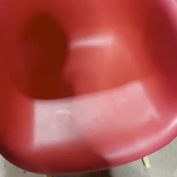 Zeer wazig en onscherp beeld met rode en roze tinten