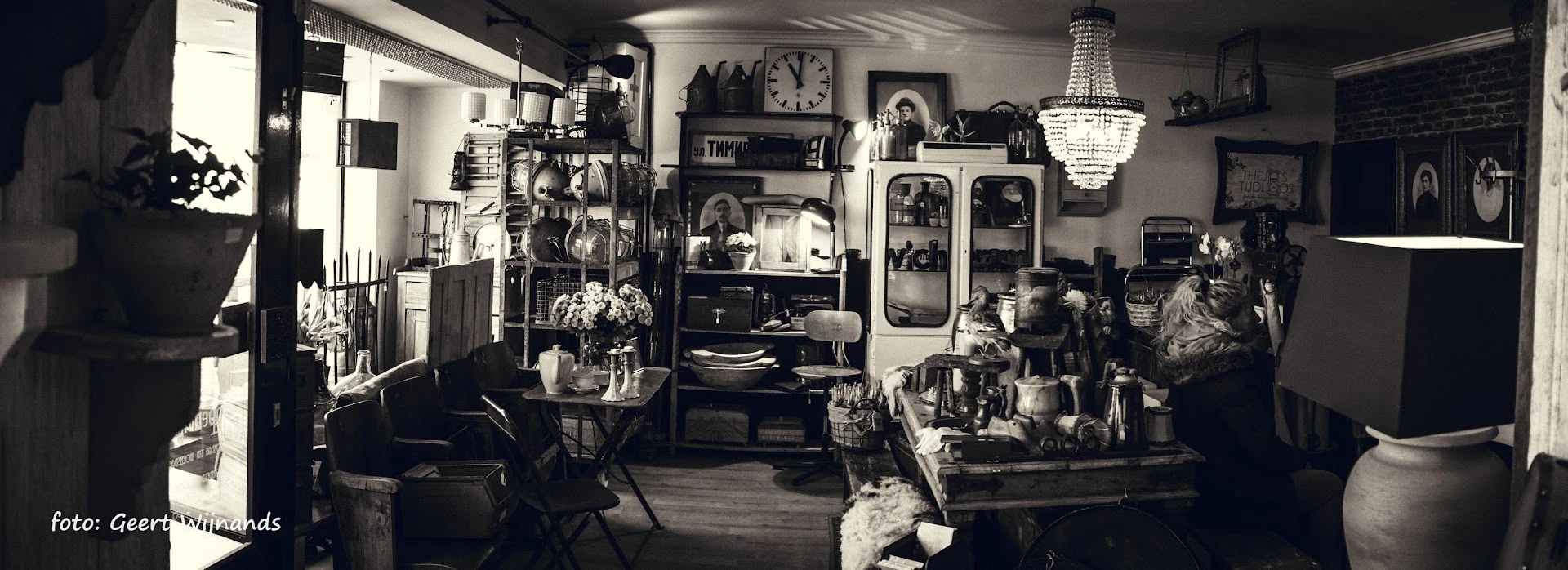 Kringloopwinkel TheJo's Tijdloos in Maasbree met tweedehands boeken, kleding en meubels