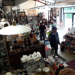 Bezoeker foto van thrift Jan Vink Foundation in Sint-Michielsgestel