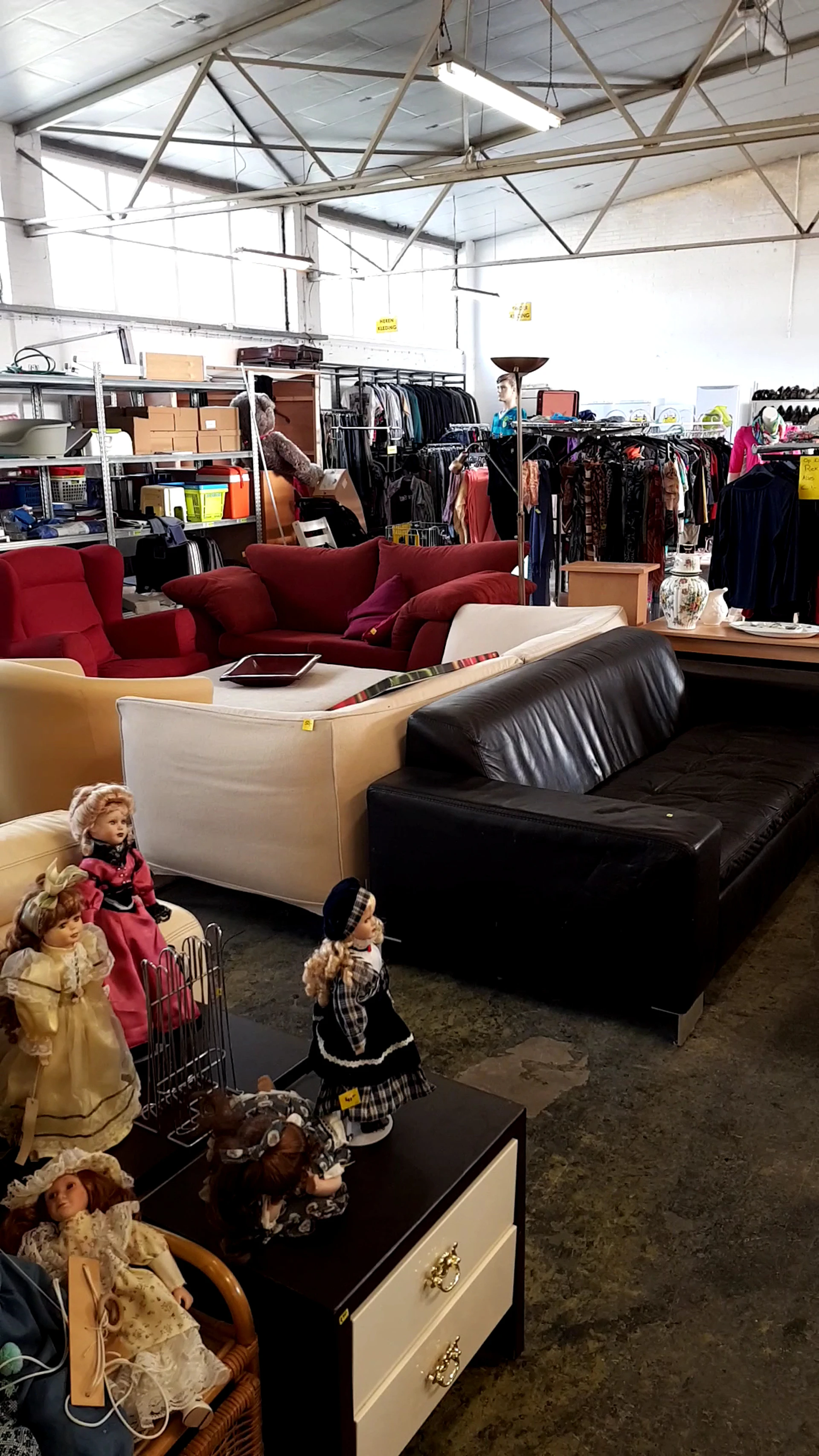 Kringloopwinkel Thrift Store What's in? in Groningen