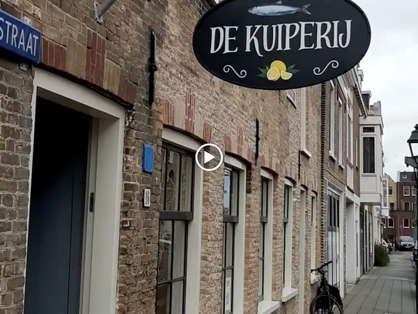 Kringloopwinkel Tpakhuis vintage spullen in Maassluis