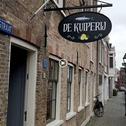Kringloopwinkel Tpakhuis vintage spullen in Maassluis