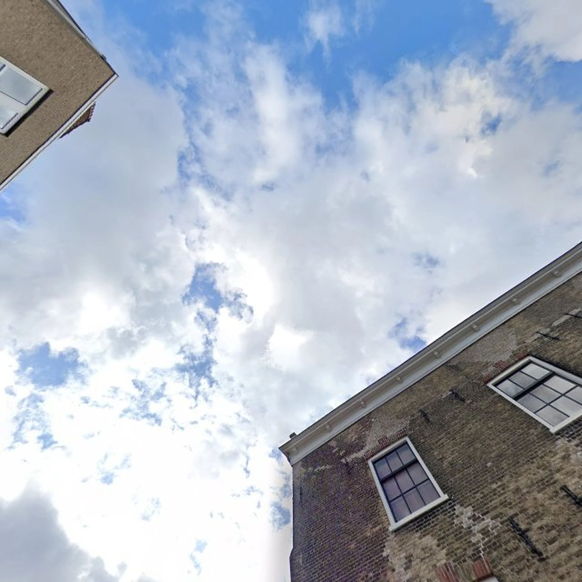 Kringloopwinkel Tpakhuis vintage spullen in Maassluis
