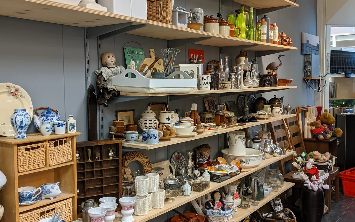 Kringloopwinkel Kringloopwinkel Tweede Kanswinkel De Bob Shop in Molenaarsgraaf