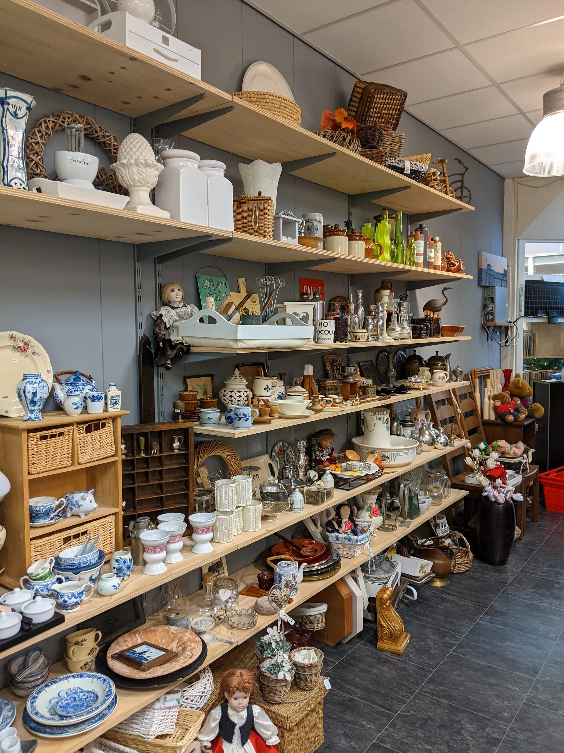 Kringloopwinkel Kringloopwinkel Tweede Kanswinkel De Bob Shop in Molenaarsgraaf