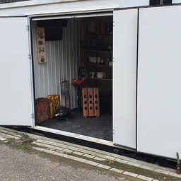 Kringloopwinkel Tweedehands Antiek en Curiosa in Kamperland