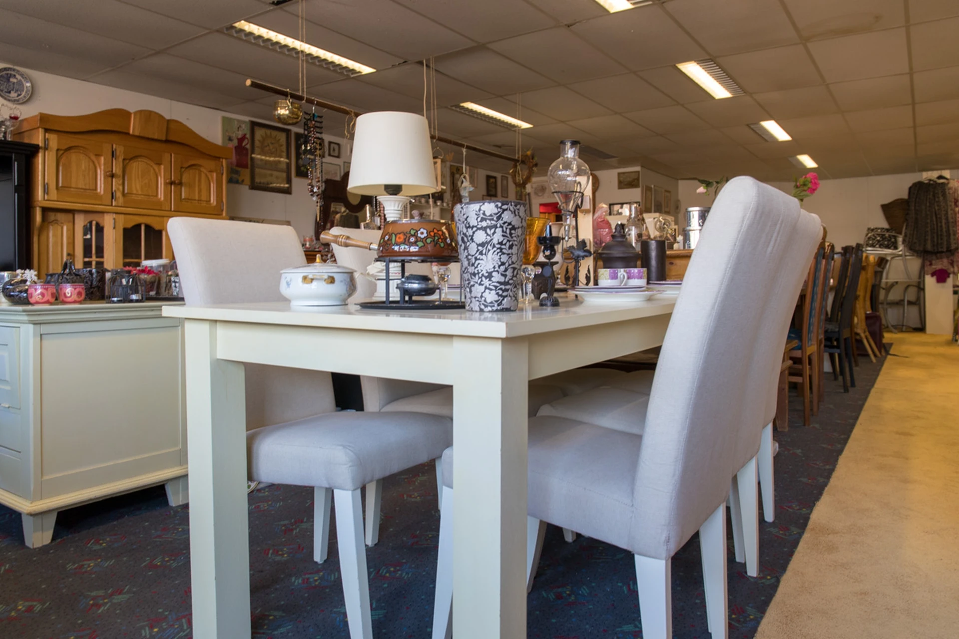 Kringloopwinkel Kringloopwinkel Tweedehands en restyleshop De Zonnebloem in Schijndel