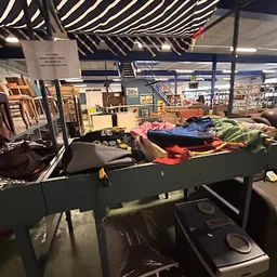Bezoeker foto van Kringloopwinkel Twiddus in Waalwijk