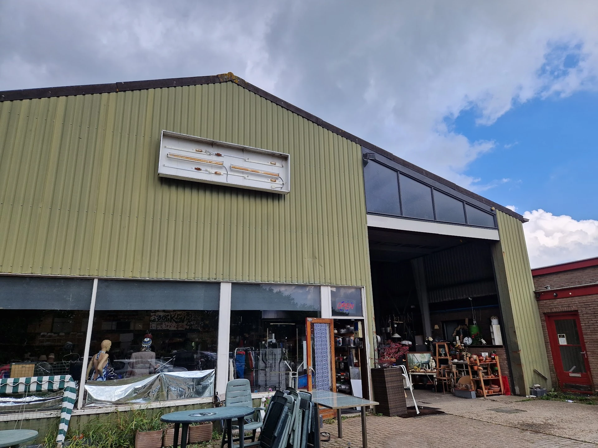 Kringloopwinkel Kringloopwinkel Ut Strúnhûs in Stiens