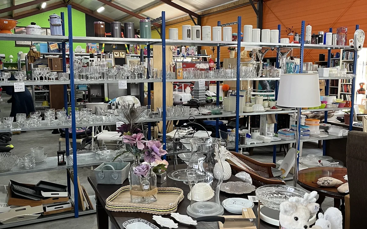 Kringloopwinkel Kringloopwinkel Verkoopplaats Zwartewaterland Bv in Genemuiden