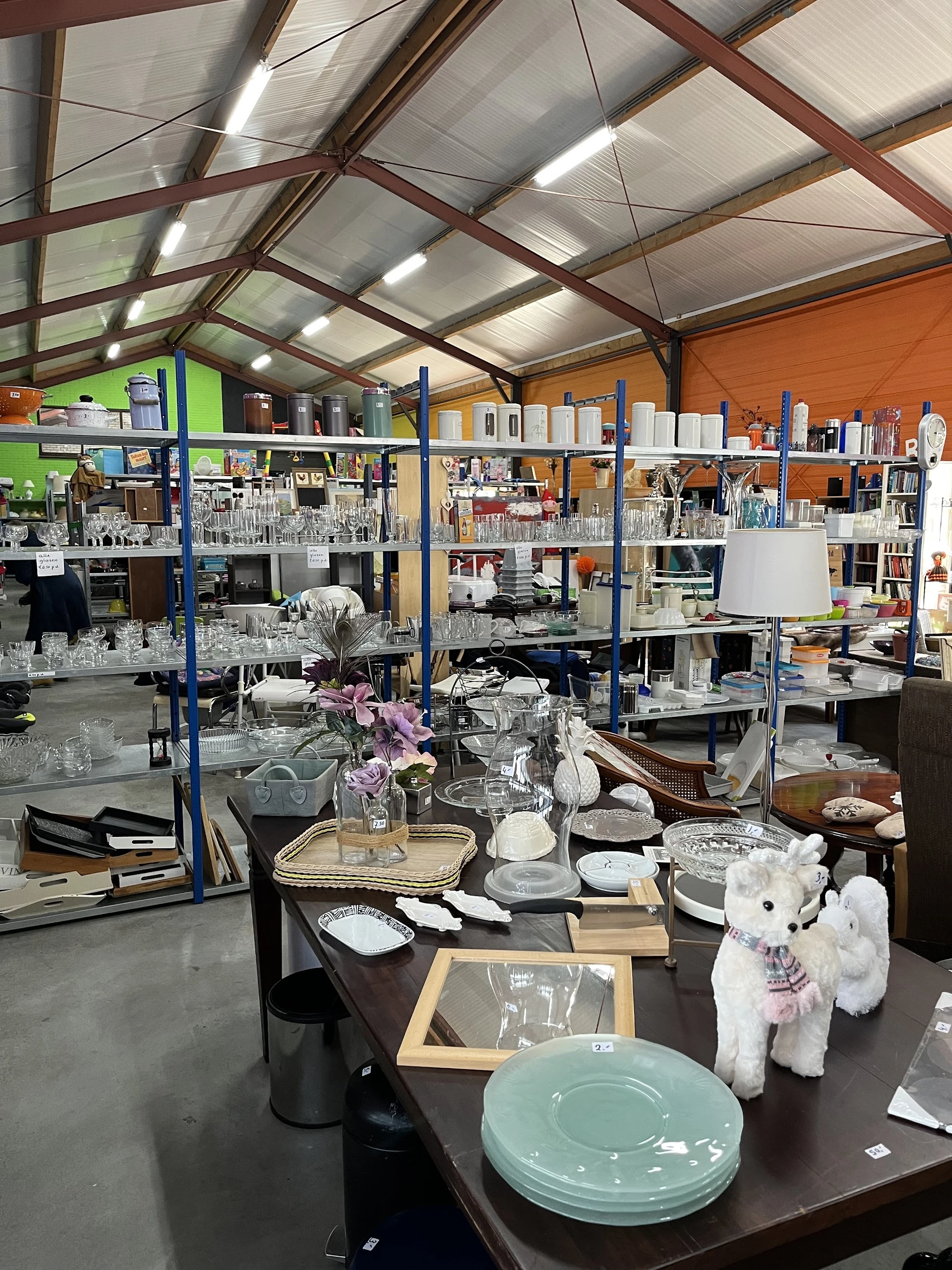 Kringloopwinkel Kringloopwinkel Verkoopplaats Zwartewaterland Bv in Genemuiden