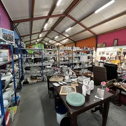 Bezoeker foto van Kringloopwinkel Verkoopplaats Zwartewaterland Bv in Genemuiden