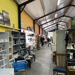 Bezoeker foto van Kringloopwinkel Verkoopplaats Zwartewaterland Bv in Genemuiden