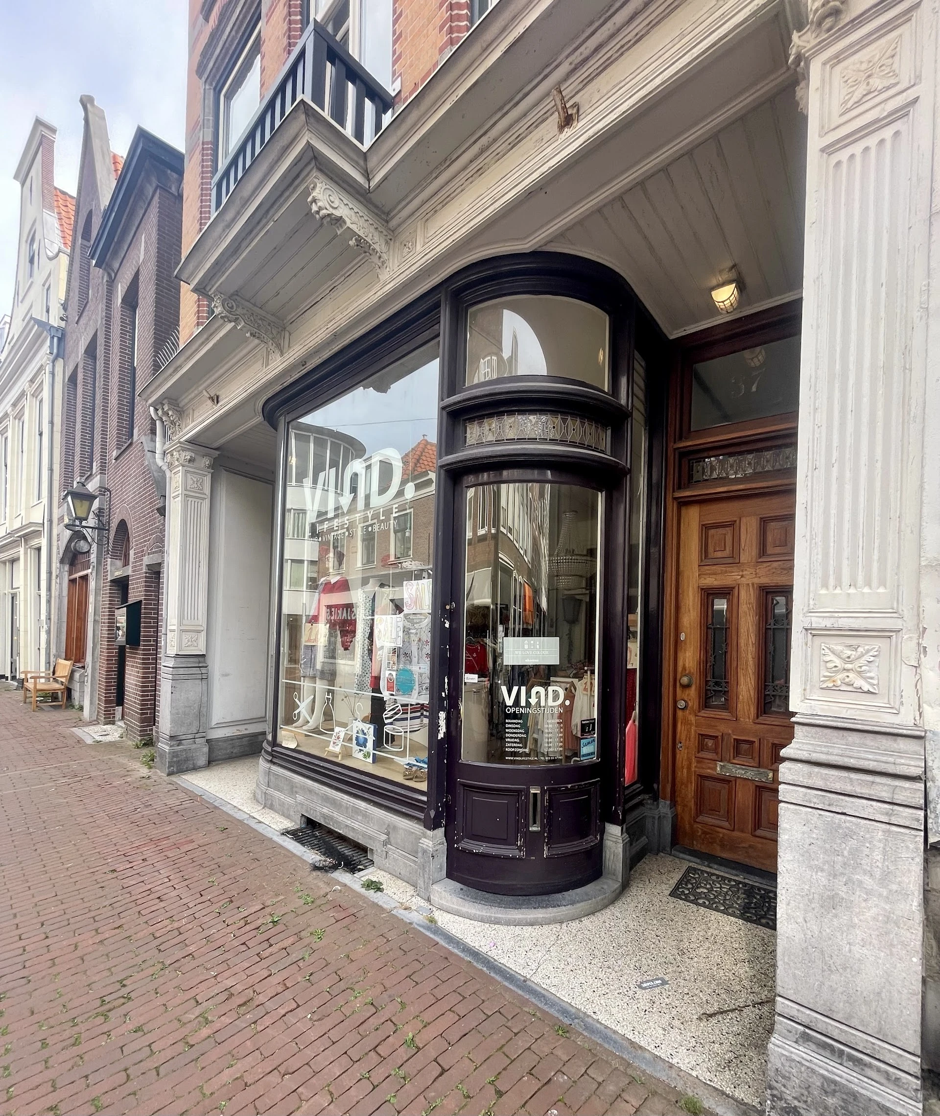 Kringloopwinkel Kringloopwinkel Vincent Kledingmagazijn in Haarlem