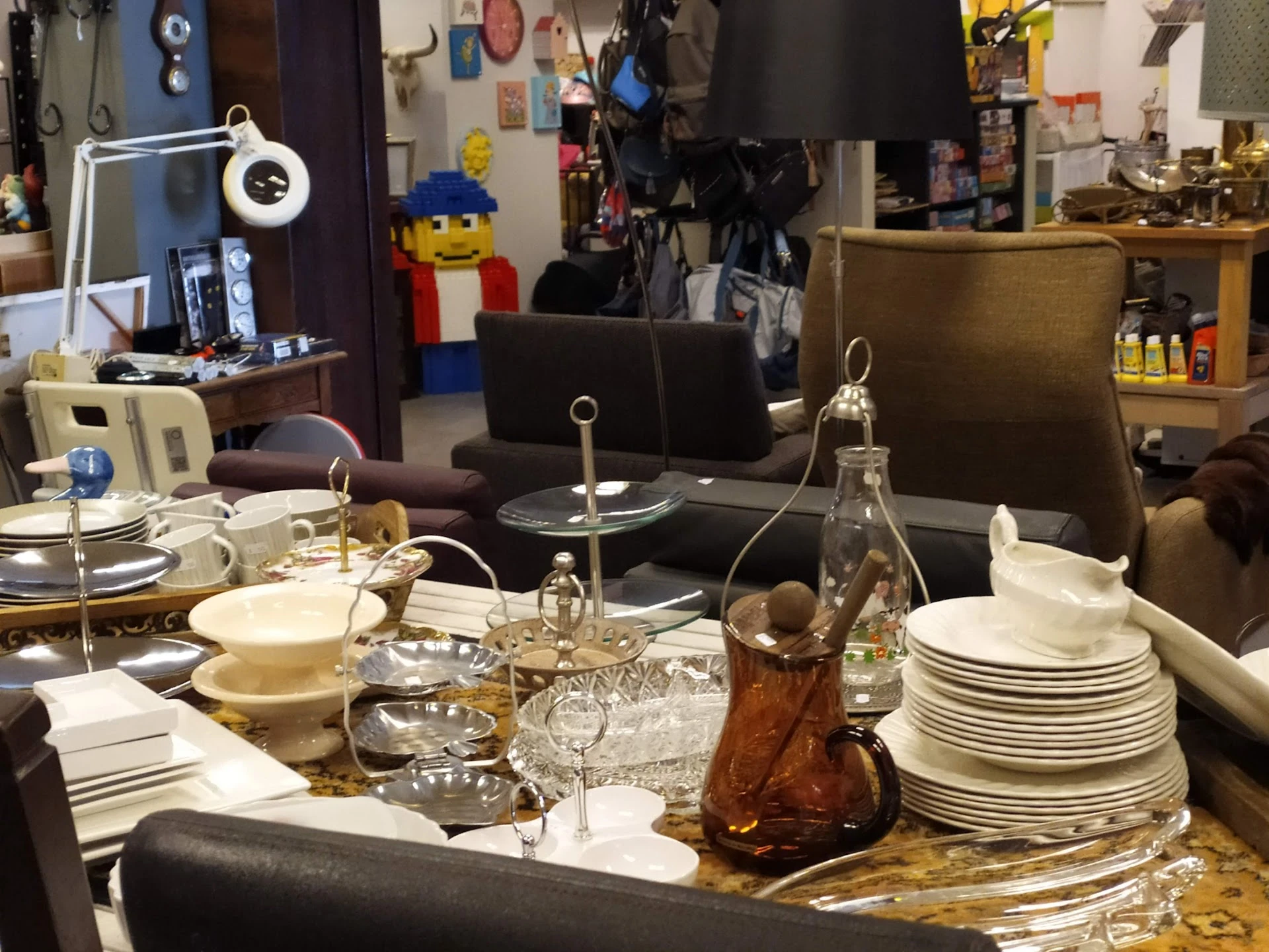 Kringloopwinkel Vind't Heesch in Heesch met tweedehands boeken, huishoudelijke apparaten en kleding