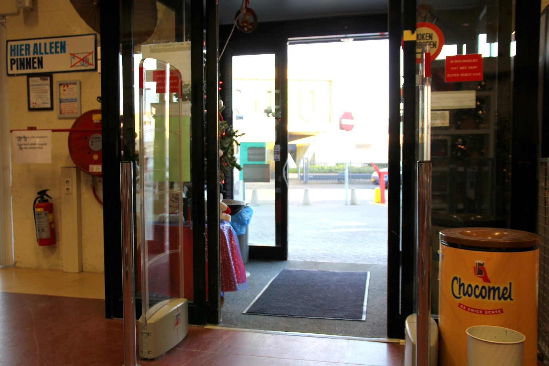 Vindingrijk Kringloopwarenhuis in Breda met tweedehands boeken, elektrische fietsen en gereedschappen