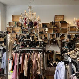 Bezoeker foto van Kringloopwinkel Vintage Brands in Monnickendam