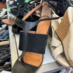 Bezoeker foto van Kringloopwinkel Vintage Brands in Monnickendam