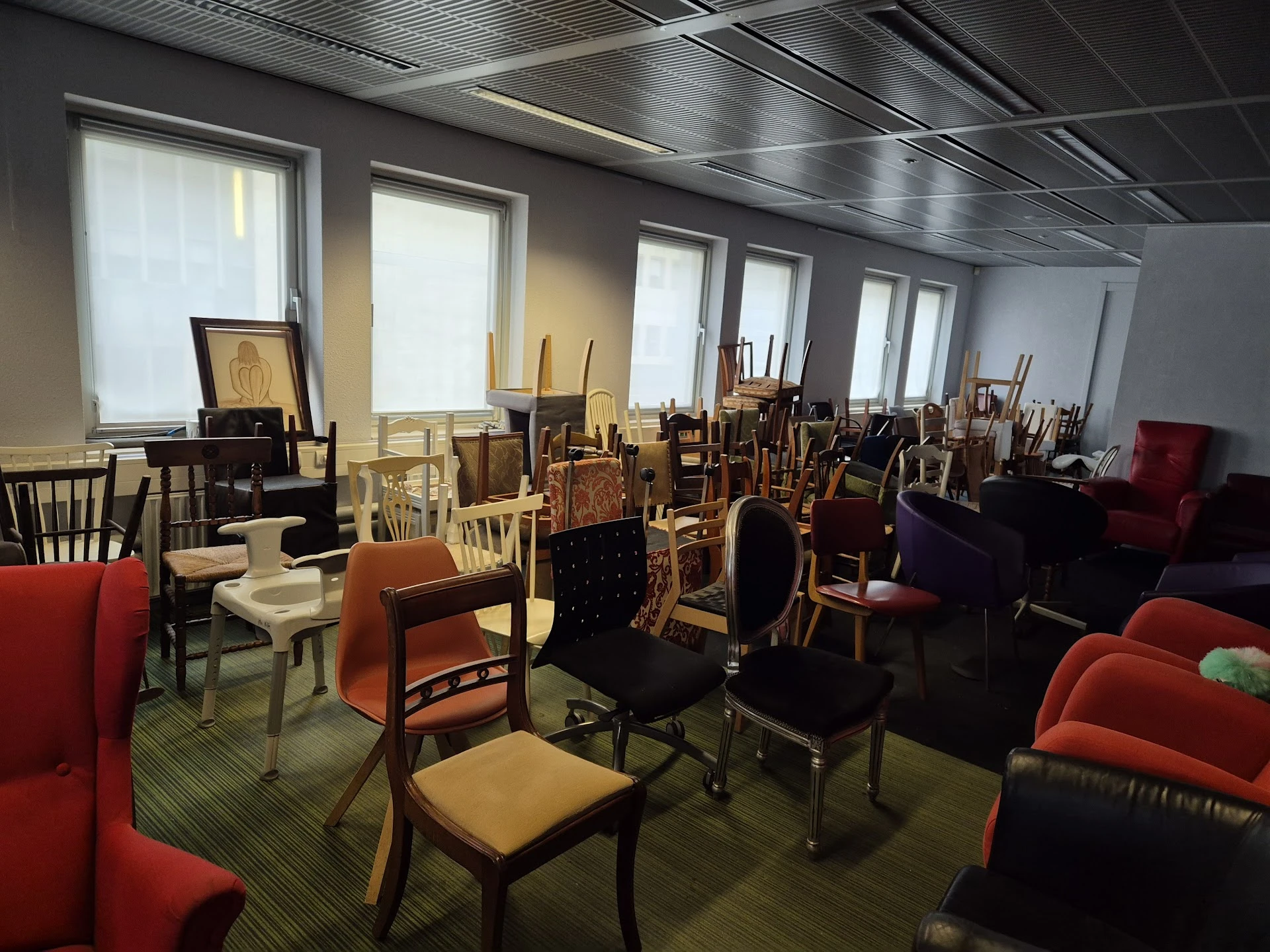 Vintrada en Woningontruiming Breda in Breda met tweedehands audioapparatuur, boeken en elektronica