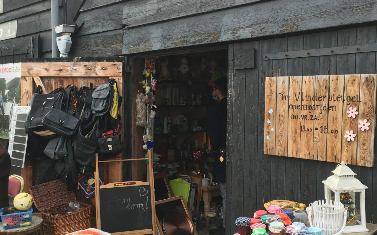 Kringloopwinkel Kringloopwinkel De Vlindervleugel in Colijnsplaat