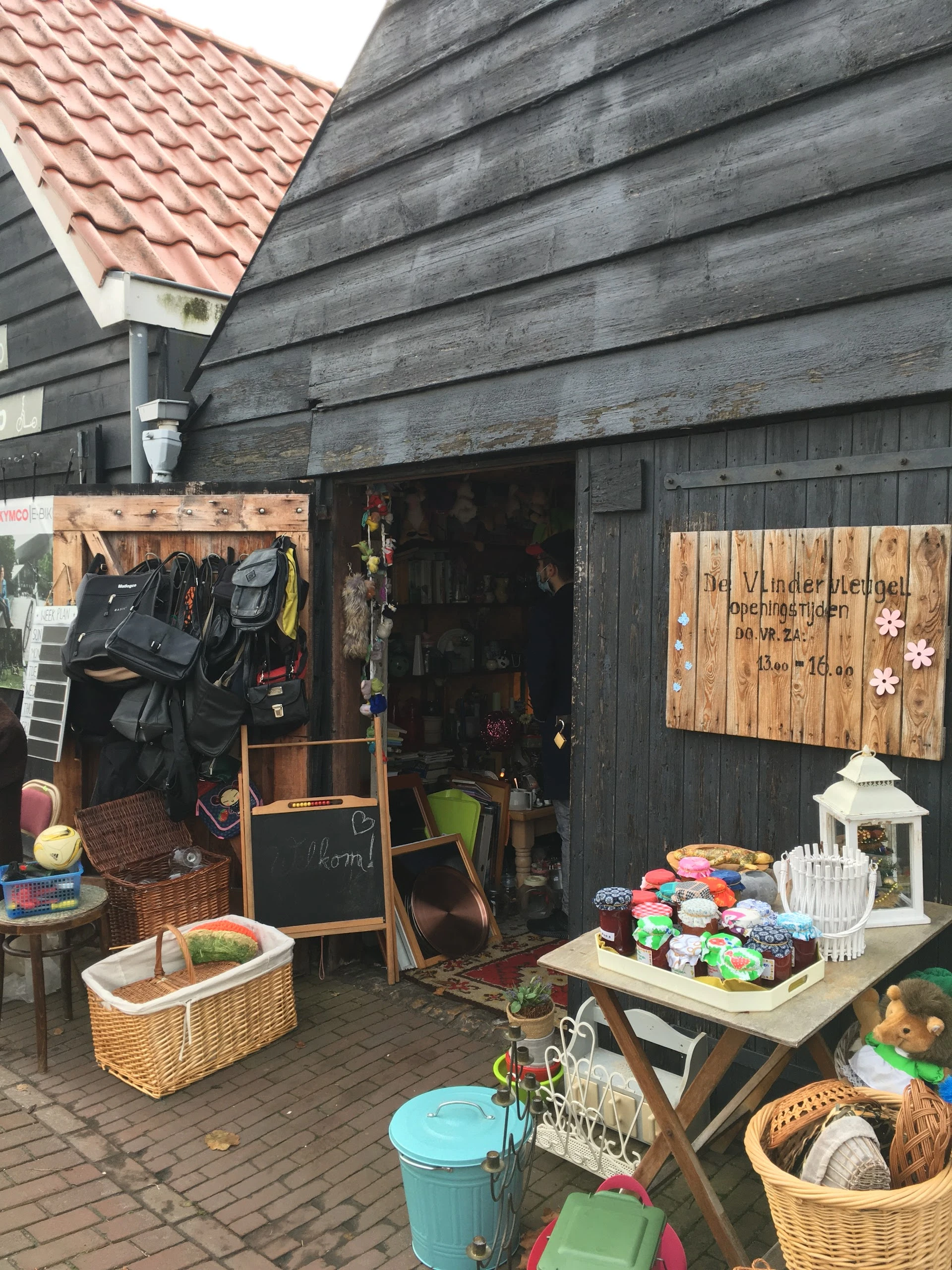 Kringloopwinkel Kringloopwinkel De Vlindervleugel in Colijnsplaat